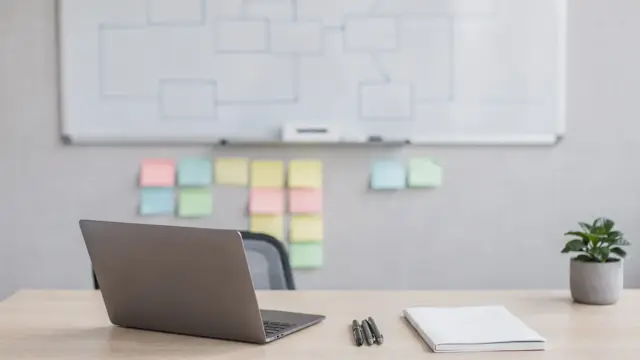 Team-Workspace mit Rollenmatrix und Notizen zur klaren Organisation von Rollen und Verantwortlichkeiten